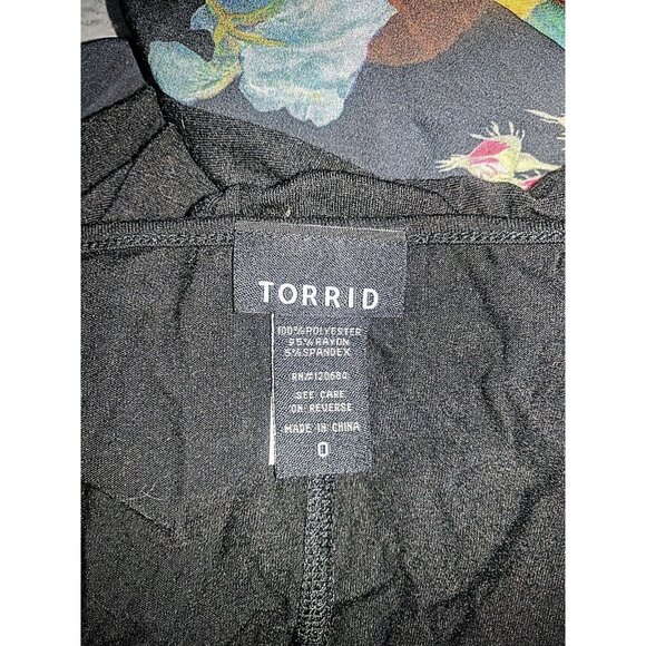 Torrid Top Blouse Women Size 0 Large 12 Short Sleeves Floral Hi Low Hem - Picture 6 of 6
